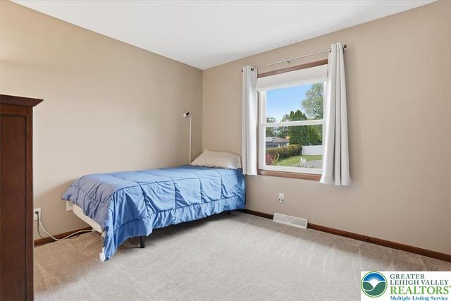 9 Stonecroft Drive, Easton, PA 18045