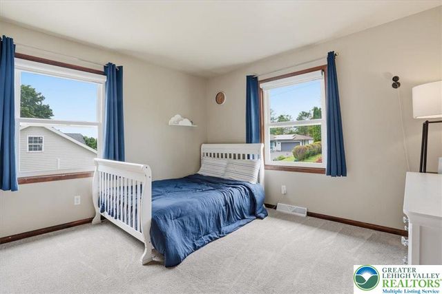 9 Stonecroft Drive, Easton, PA 18045