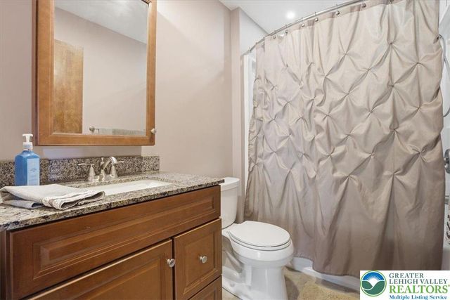 9 Stonecroft Drive, Easton, PA 18045