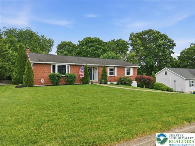 9 Stonecroft Drive, Easton, PA 18045
