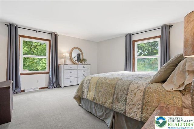 9 Stonecroft Drive, Easton, PA 18045