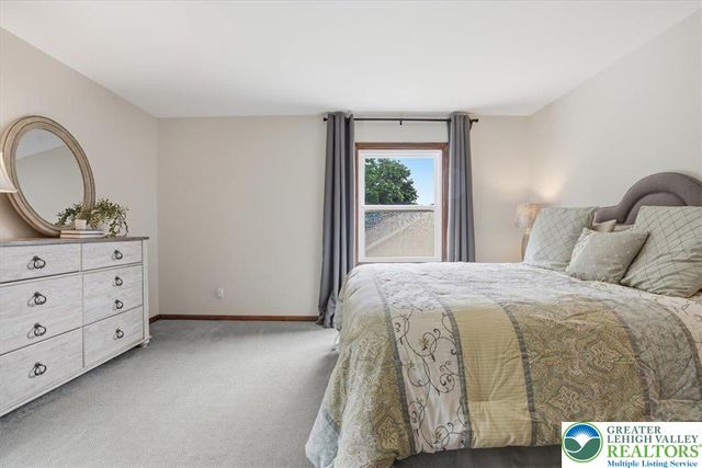 9 Stonecroft Drive, Easton, PA 18045