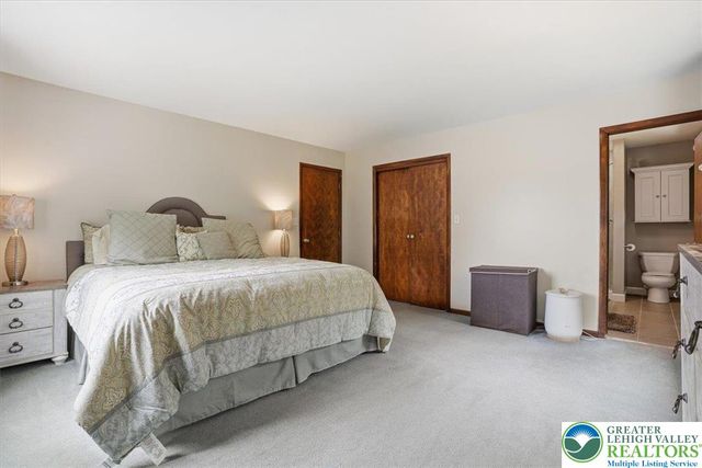 9 Stonecroft Drive, Easton, PA 18045