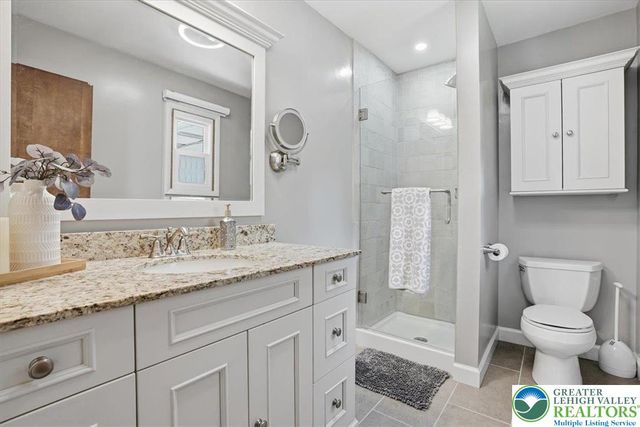 9 Stonecroft Drive, Easton, PA 18045
