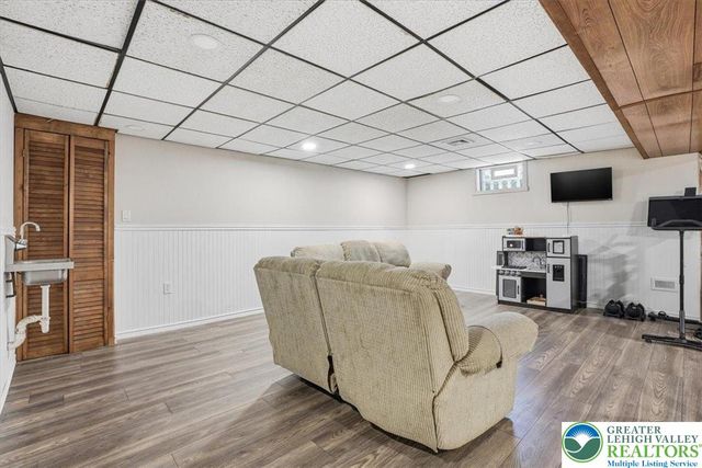 9 Stonecroft Drive, Easton, PA 18045