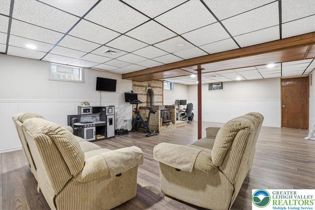 9 Stonecroft Drive, Easton, PA 18045