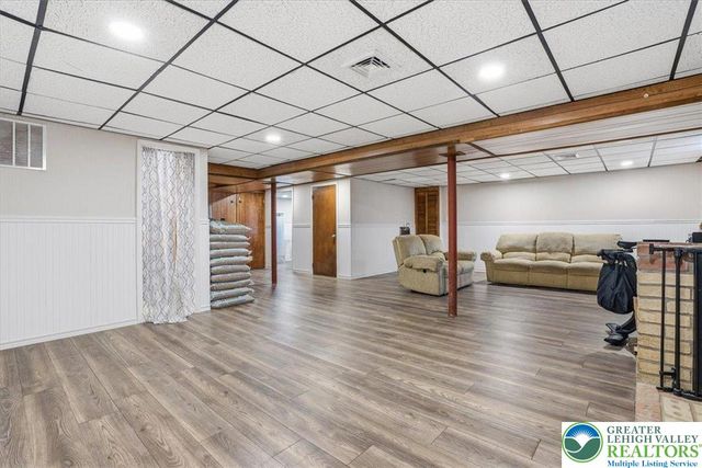 9 Stonecroft Drive, Easton, PA 18045