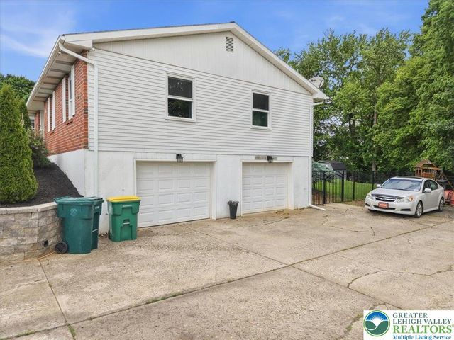 9 Stonecroft Drive, Easton, PA 18045