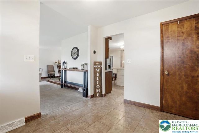 9 Stonecroft Drive, Easton, PA 18045