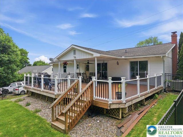 9 Stonecroft Drive, Easton, PA 18045