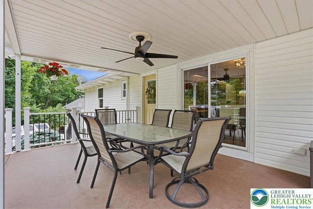 9 Stonecroft Drive, Easton, PA 18045
