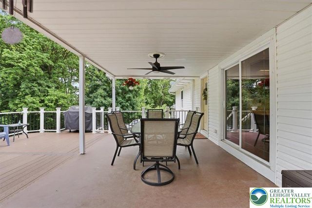 9 Stonecroft Drive, Easton, PA 18045
