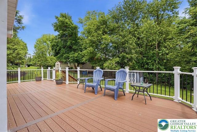 9 Stonecroft Drive, Easton, PA 18045