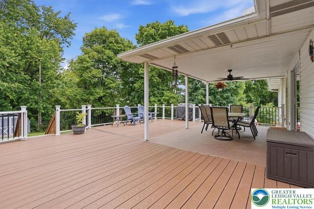 9 Stonecroft Drive, Easton, PA 18045