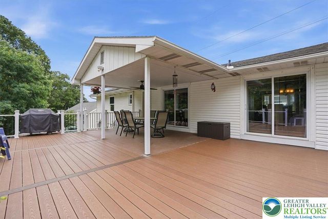 9 Stonecroft Drive, Easton, PA 18045