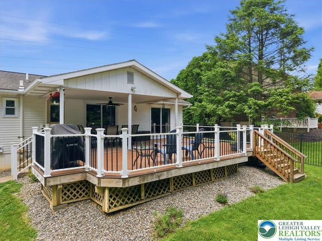 9 Stonecroft Drive, Easton, PA 18045