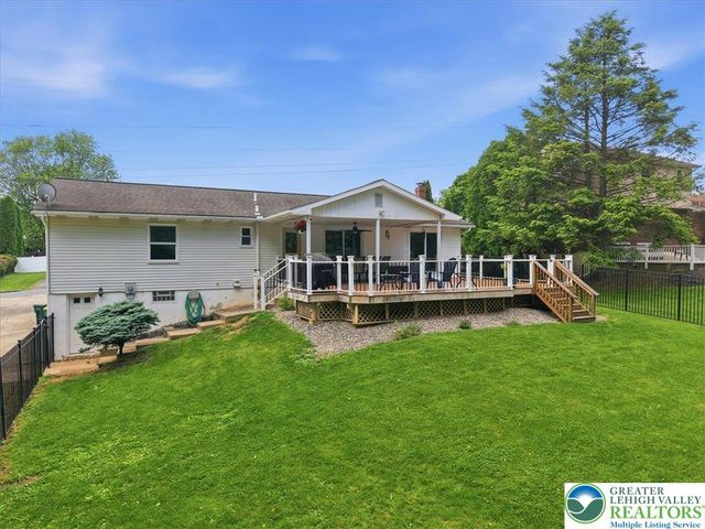 9 Stonecroft Drive, Easton, PA 18045