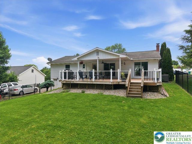 9 Stonecroft Drive, Easton, PA 18045