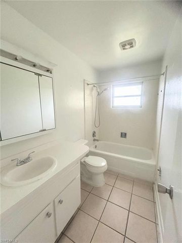 322 NE 11th PL, Cape Coral, FL 33909