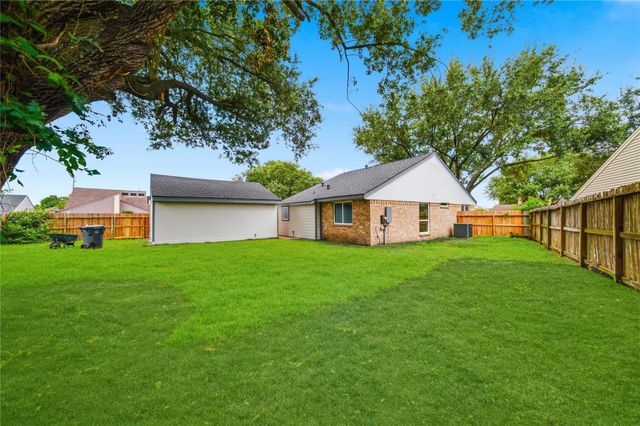 1102 Lexington Court, Missouri City, TX 77489