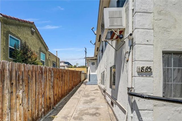 1861 S Redondo, Los Angeles, CA 90019