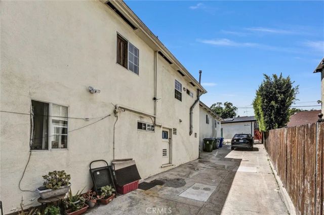 1861 S Redondo, Los Angeles, CA 90019