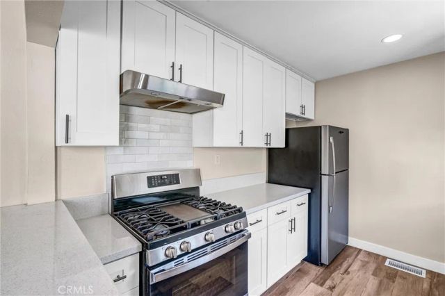 1861 S Redondo, Los Angeles, CA 90019
