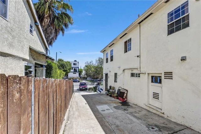 1861 S Redondo, Los Angeles, CA 90019