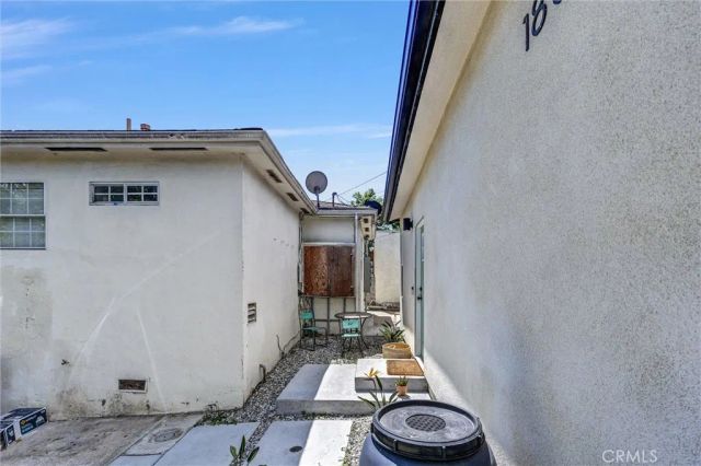 1861 S Redondo, Los Angeles, CA 90019