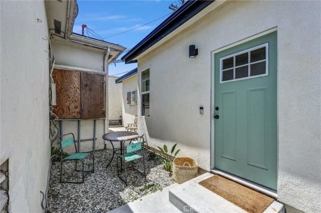 1861 S Redondo, Los Angeles, CA 90019