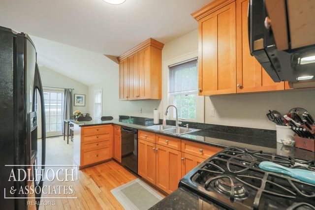 75 Mapleton Road, Grosse Pointe Farms, MI 48236