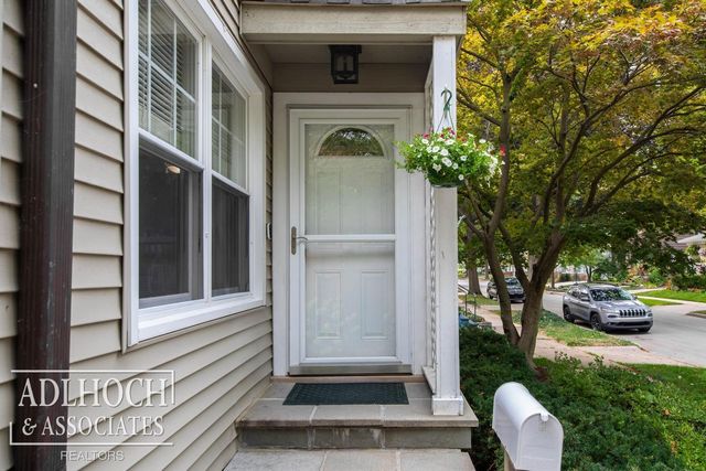 75 Mapleton Road, Grosse Pointe Farms, MI 48236