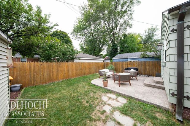 75 Mapleton Road, Grosse Pointe Farms, MI 48236
