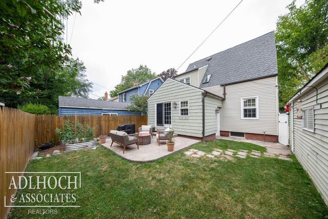 75 Mapleton Road, Grosse Pointe Farms, MI 48236