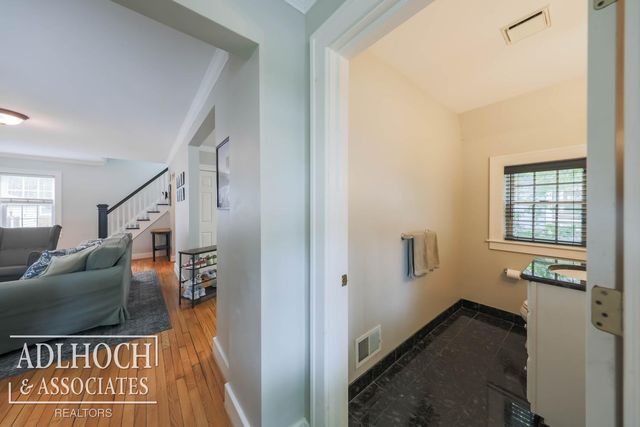 75 Mapleton Road, Grosse Pointe Farms, MI 48236