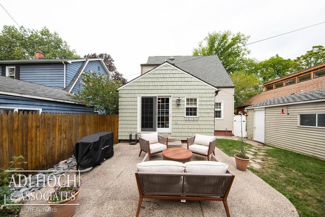 75 Mapleton Road, Grosse Pointe Farms, MI 48236
