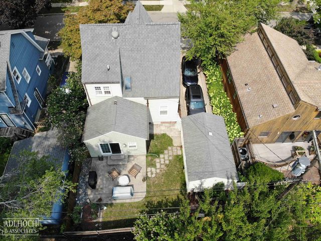 75 Mapleton Road, Grosse Pointe Farms, MI 48236