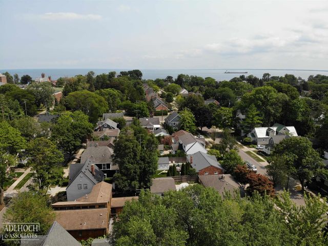 75 Mapleton Road, Grosse Pointe Farms, MI 48236