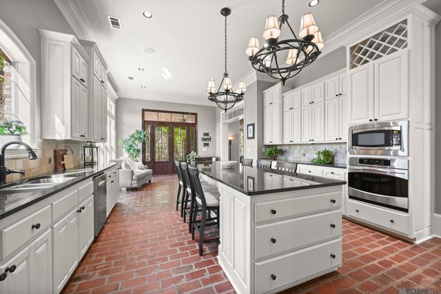 16247 Woodville Dr, Prairieville, LA 70769