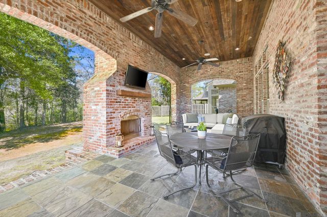 16247 Woodville Dr, Prairieville, LA 70769