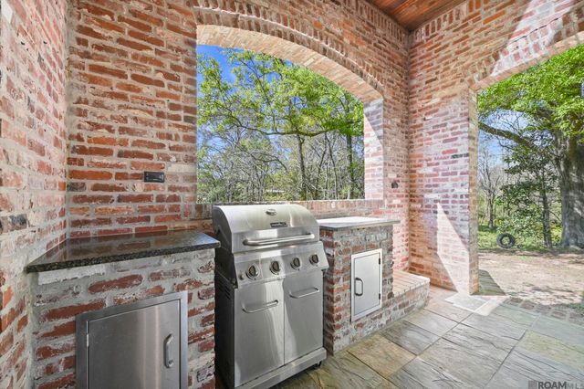 16247 Woodville Dr, Prairieville, LA 70769