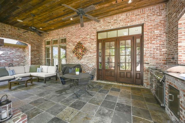 16247 Woodville Dr, Prairieville, LA 70769