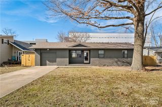 906 Convair Street, Bentonville, AR 72712