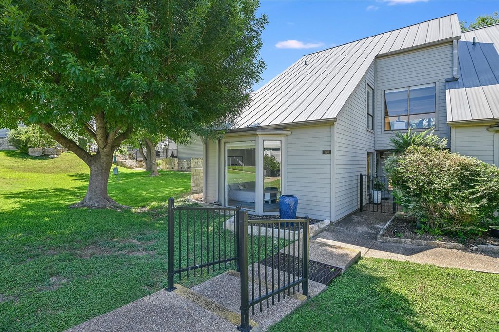 170 World Of Tennis SQ, Lakeway, TX 78738