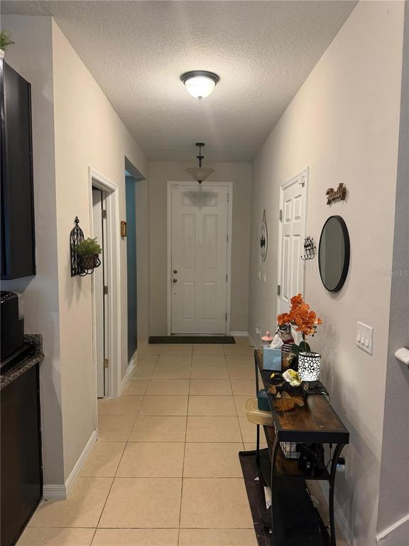 Image 3 of property listing at 2307 KENNINGTON COVE, Deland, FL 32724