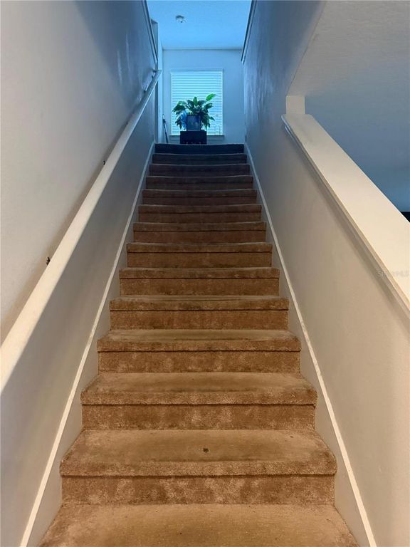 Image 9 of property listing at 2307 KENNINGTON COVE, Deland, FL 32724