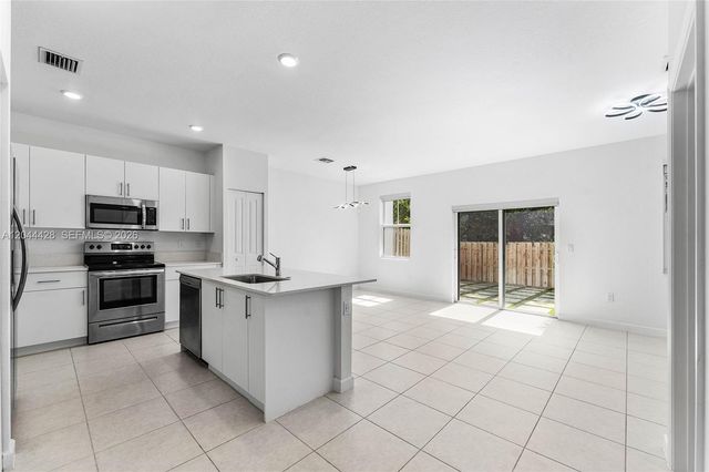 4669 NW 118th Avenue, Coral Springs, FL 33076