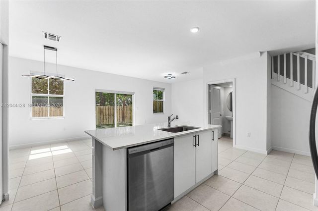 4669 NW 118th Avenue, Coral Springs, FL 33076