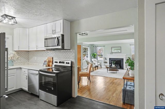 1084 24th St NE, Salem, OR 97301