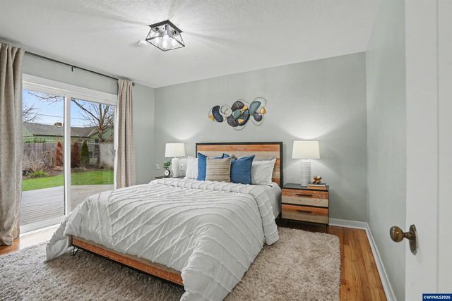 1084 24th St NE, Salem, OR 97301